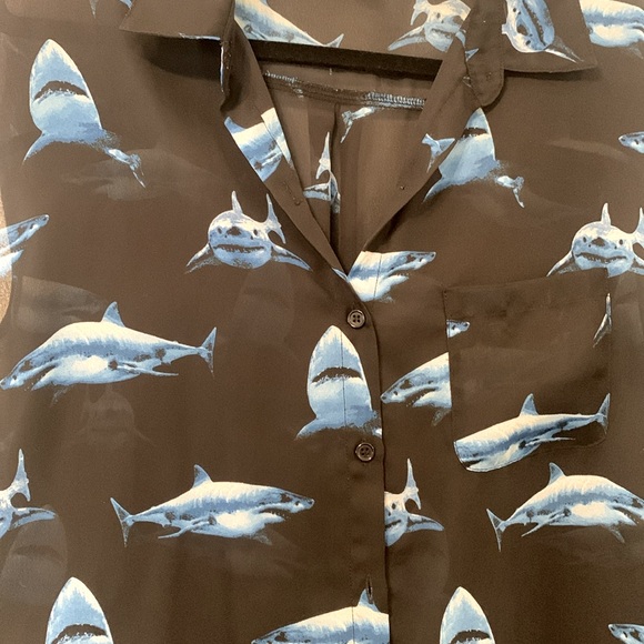 Shark print sleeveless button up shirt / mini-dress with collar and chest pocket - Picture 2 of 4